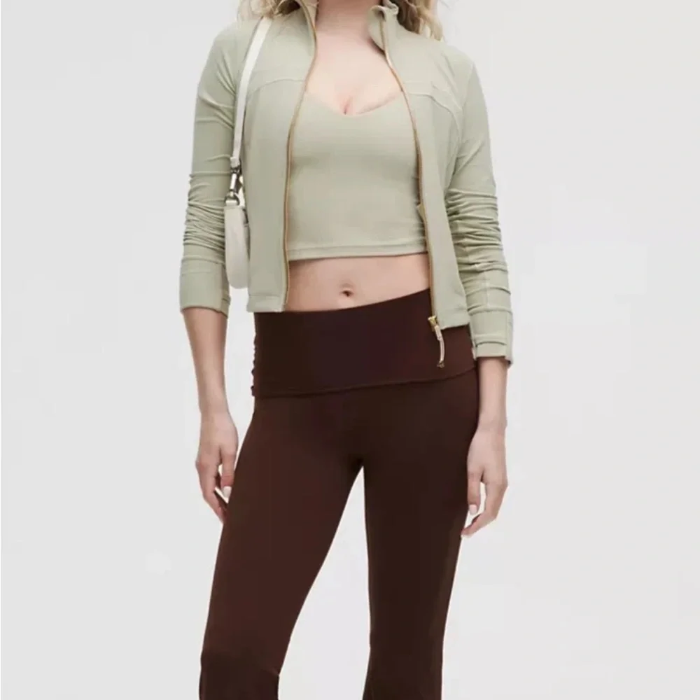 lululemon cropped define jacket in fog green with gold zippers - Picture 11 of 17